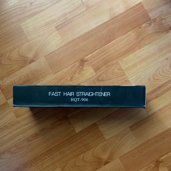 Hair straightener brush- Never used!! - Picture 2 of 3